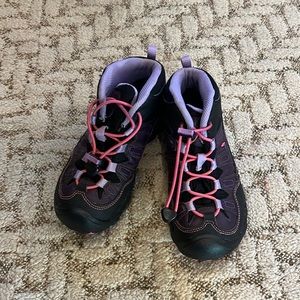 Keen hiking boots waterproof easy on and off no tie size 12 girls
